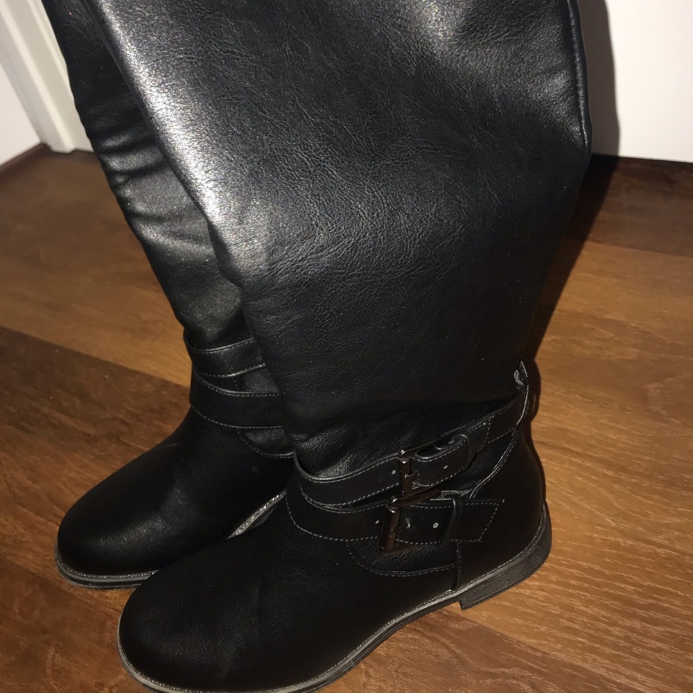 NWT black boots size 6.5